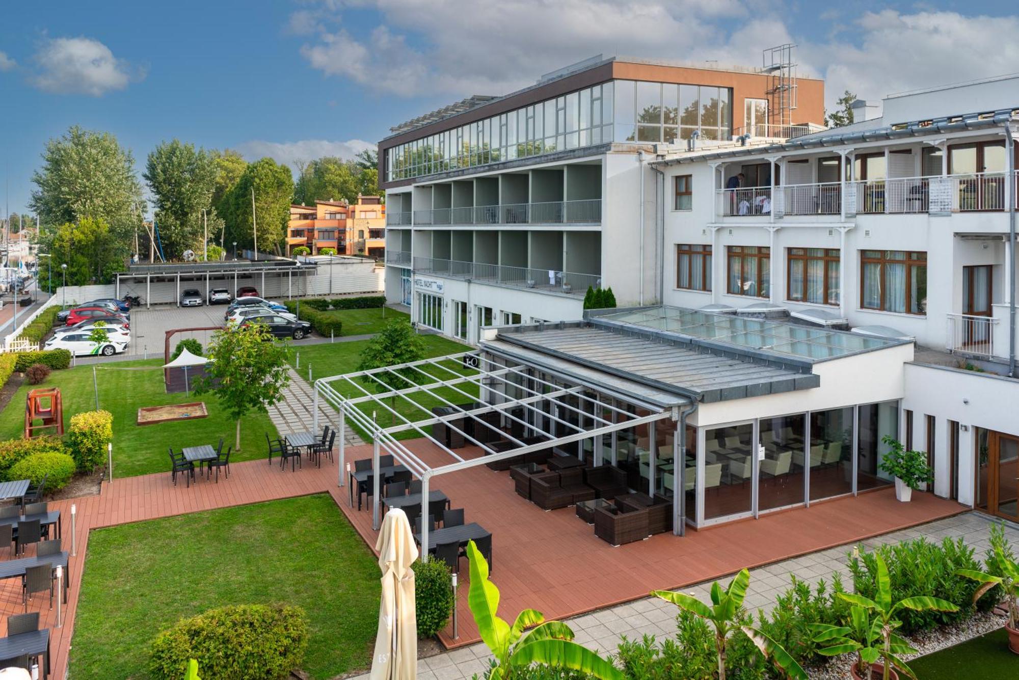 Hotel Yacht Wellness & Business Siófok Kültér fotó