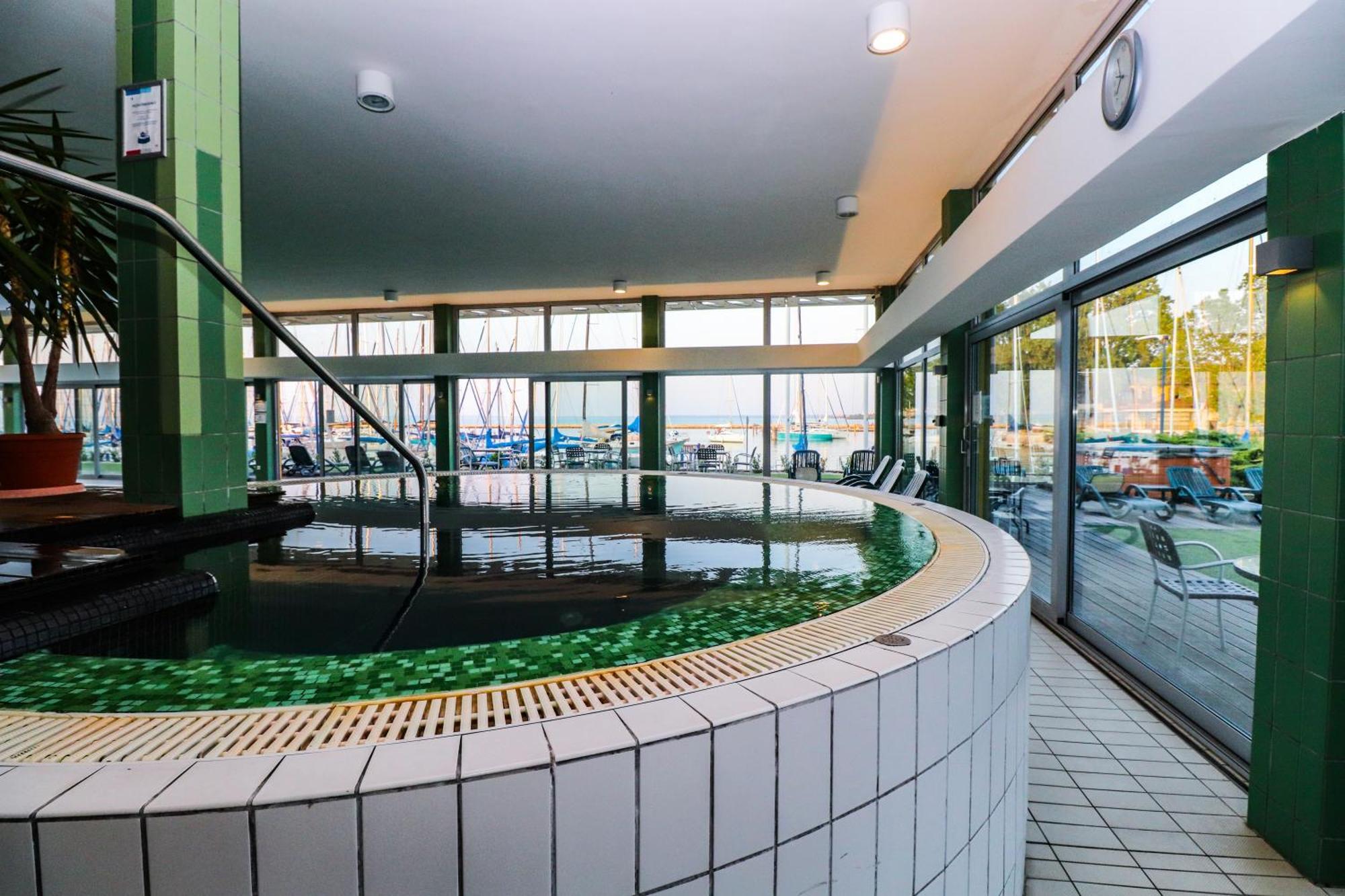 Hotel Yacht Wellness & Business Siófok Kültér fotó